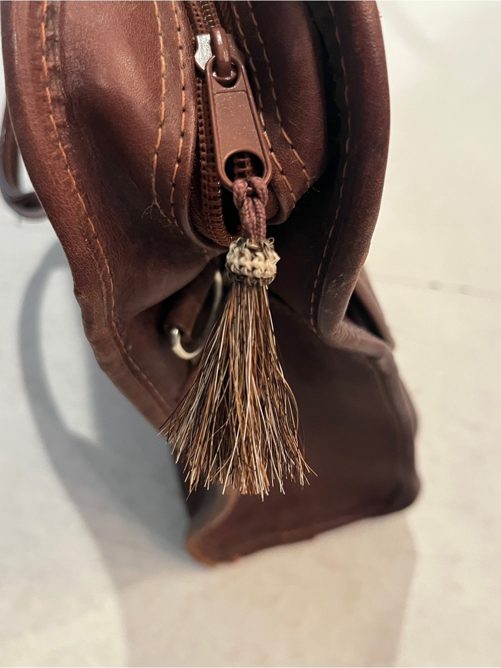 Vintage rich Brown Tooled Leather Briefcase. So nice! - Picture 4 of 10